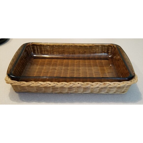 Vintage Pyrex Amber Glass Baking Dish 28x18x4 cm 232-N housed in a  woven basket - Picture 1 of 12